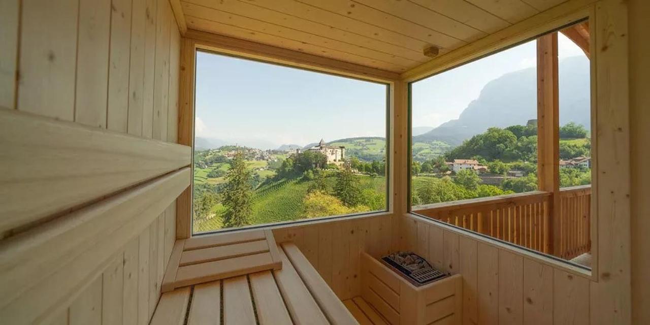 Himml Schlosshof Umes Bagian luar foto